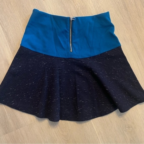 Wilfred Aritzia skater flare two-tone blue mini skirt - Picture 3 of 9